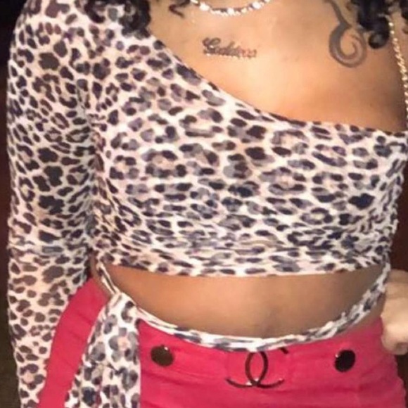 Tie up one sleeve top - Picture 3 of 3